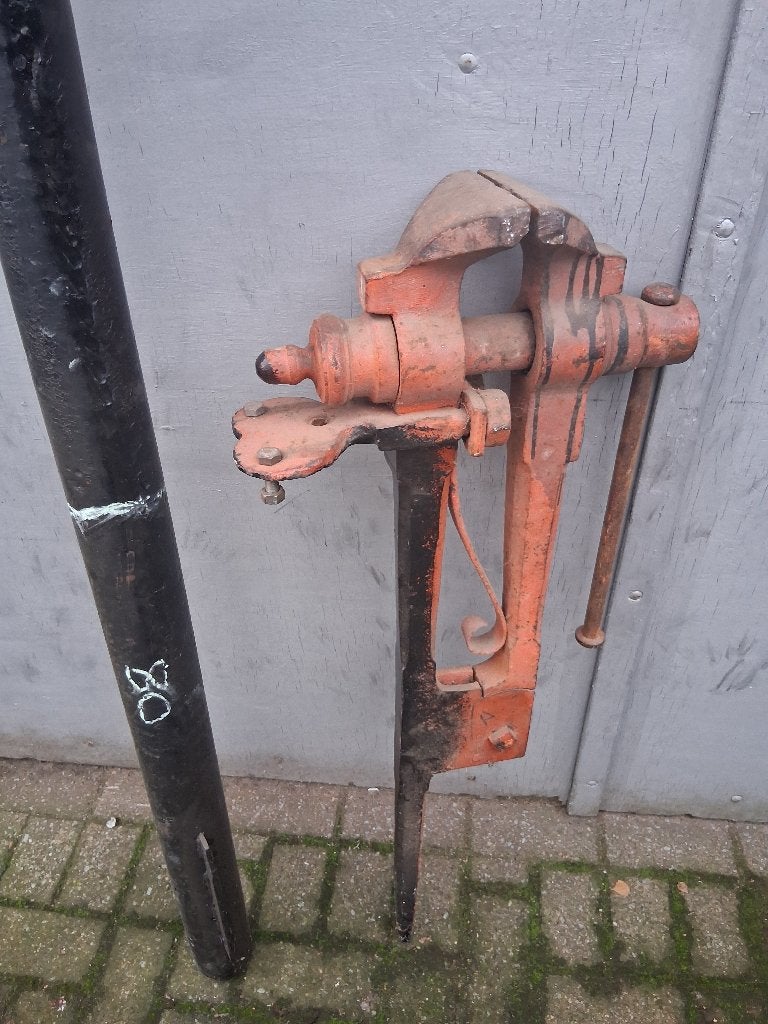 Staartbankvijs, Ophalen, Gebruikt, Bankschroef