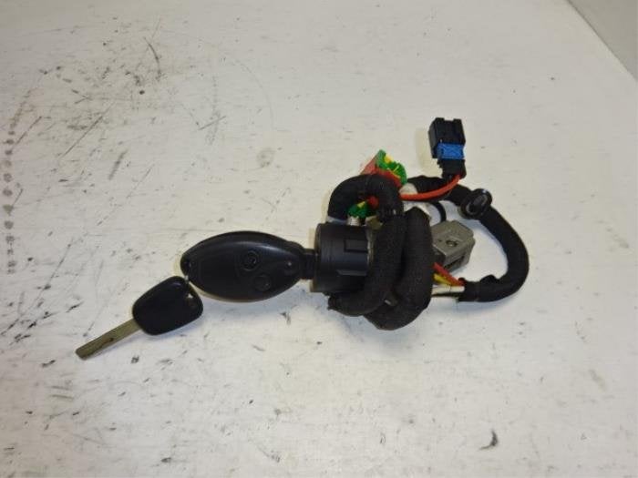 Serrure de contact + clé d'un Peugeot 807, Autos : Pièces & Accessoires, Autres pièces automobiles, Peugeot, Utilisé, 3 mois de garantie