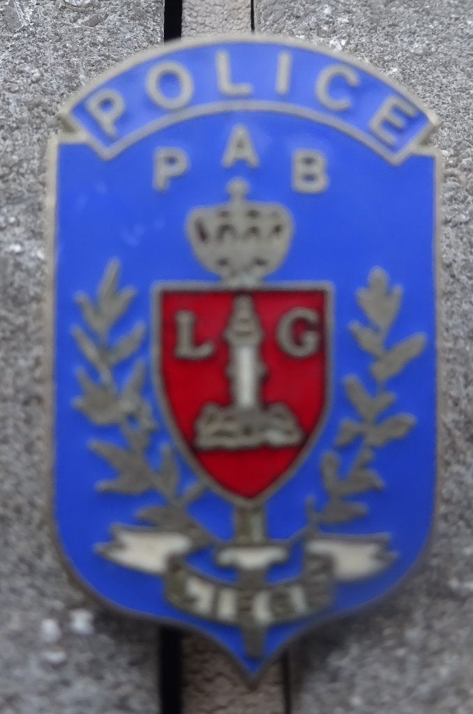 BELGIQUE: POLICE VILLE DE LIEGE - INSIGNE PINS, Collections, Envoi, Gendarmerie, Emblème ou Badge