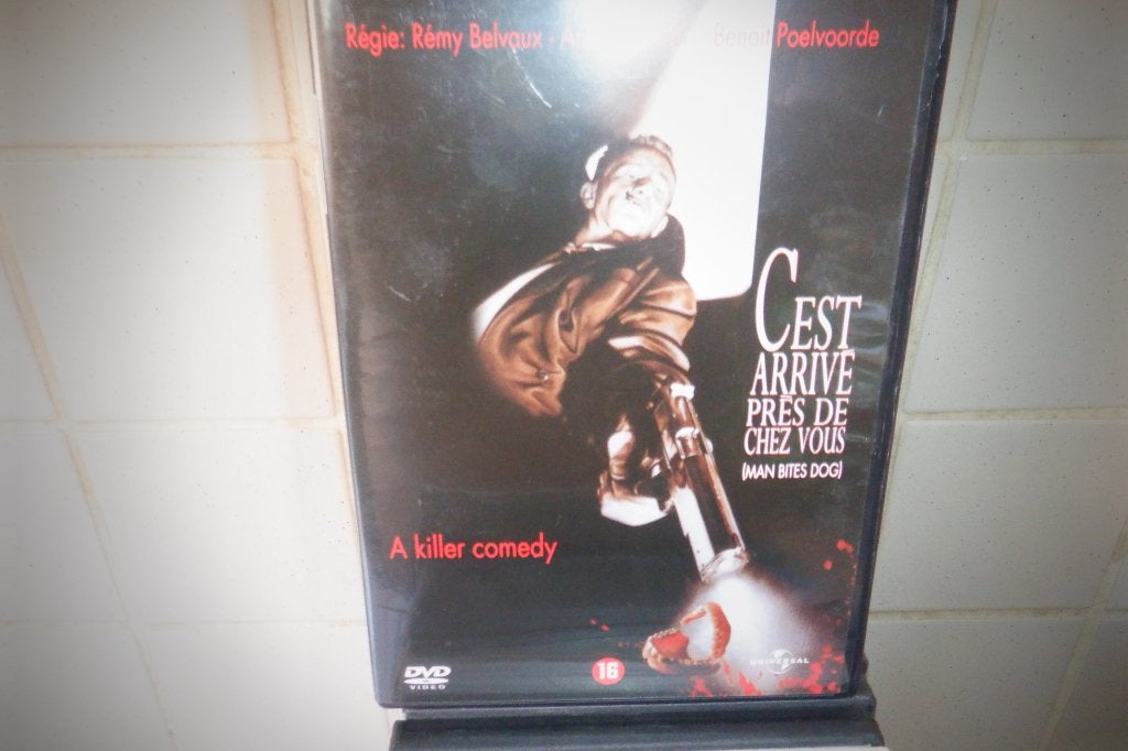 DVD Cest Arrive Près De Chez Vous. (Benoît Poelvoorde), CD & DVD, DVD | Thrillers & Policiers, Comme neuf, Mafia et Policiers