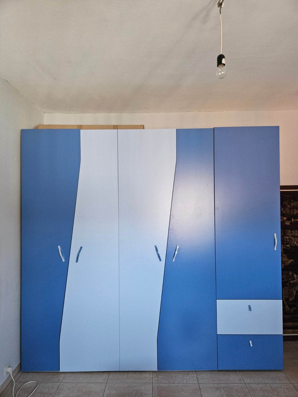 Grande armoire, Enlèvement