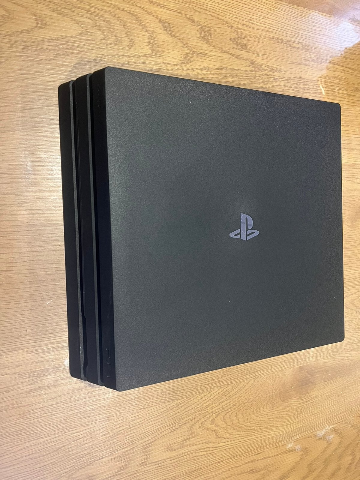 PS4 Pro 1 TB met 2 controllers en games, Games en Spelcomputers, Ophalen, Zo goed als nieuw, Pro