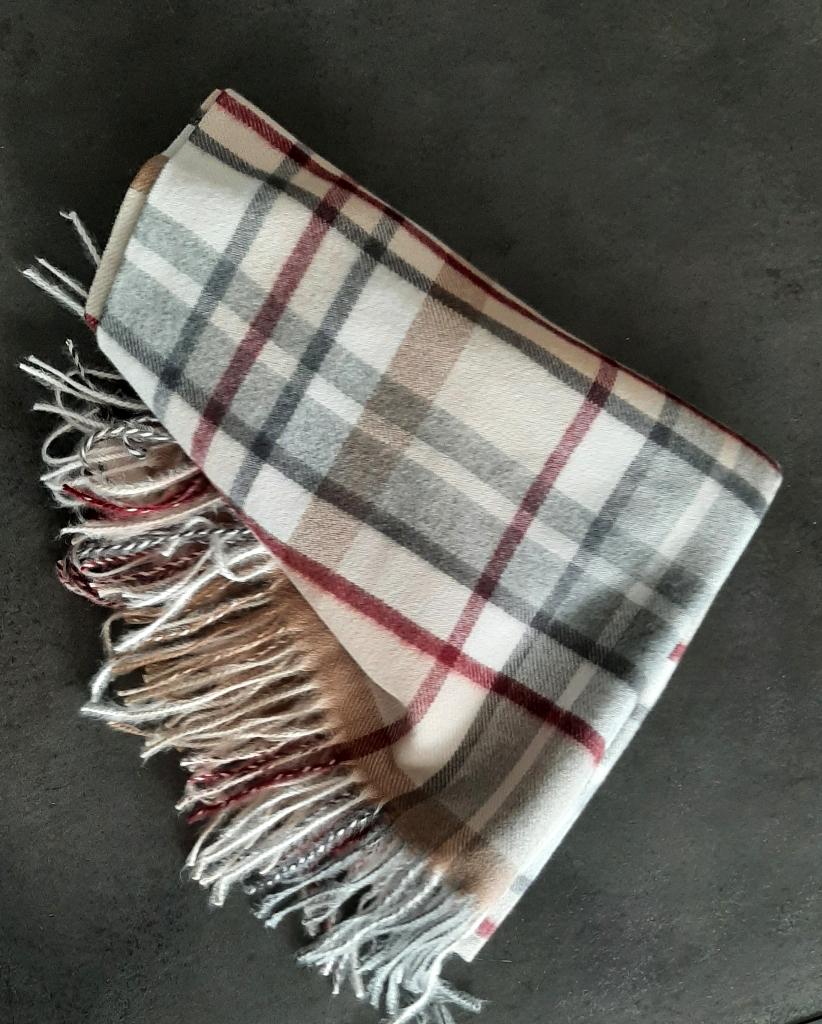 Te koop: Nieuw!! Mooie zachte sjaal voor dames of heren., Kleding | Dames, Mutsen, Sjaals en Handschoenen, Nieuw, Sjaal, Ophalen