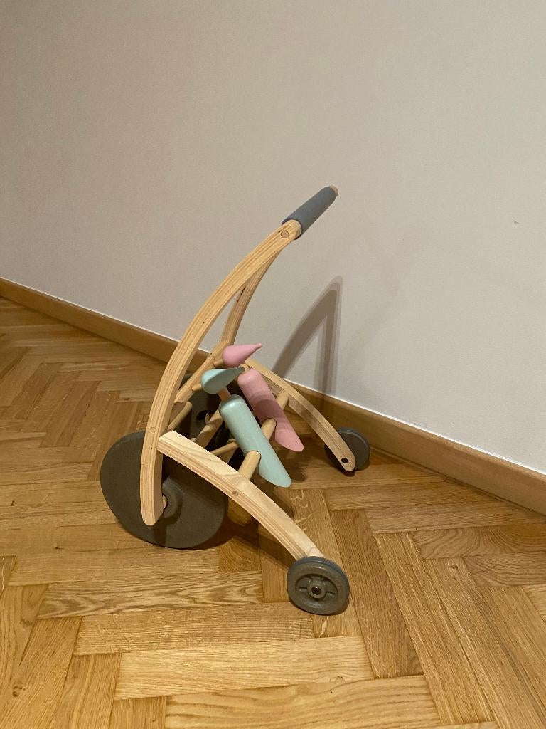 Pusher Trotter - Peak Walker (Plan Toys), Kinderen en Baby's, Ophalen, Zo goed als nieuw, Duw- of Trekspeelgoed