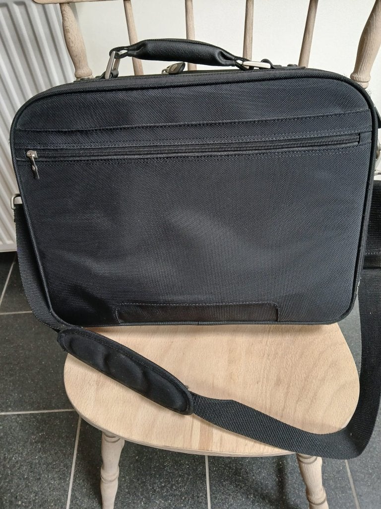 Mallette pour ordinateur portable Dell – Excellent état, Informatique & Logiciels, Noir, Dell, Utilisé, Compartiment rembourré