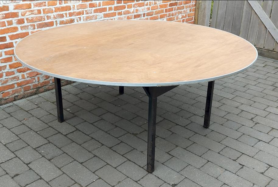 Te huur: ronde tafels van 180 cm – incl. zwarte tafelhoes, Enlèvement, Comme neuf