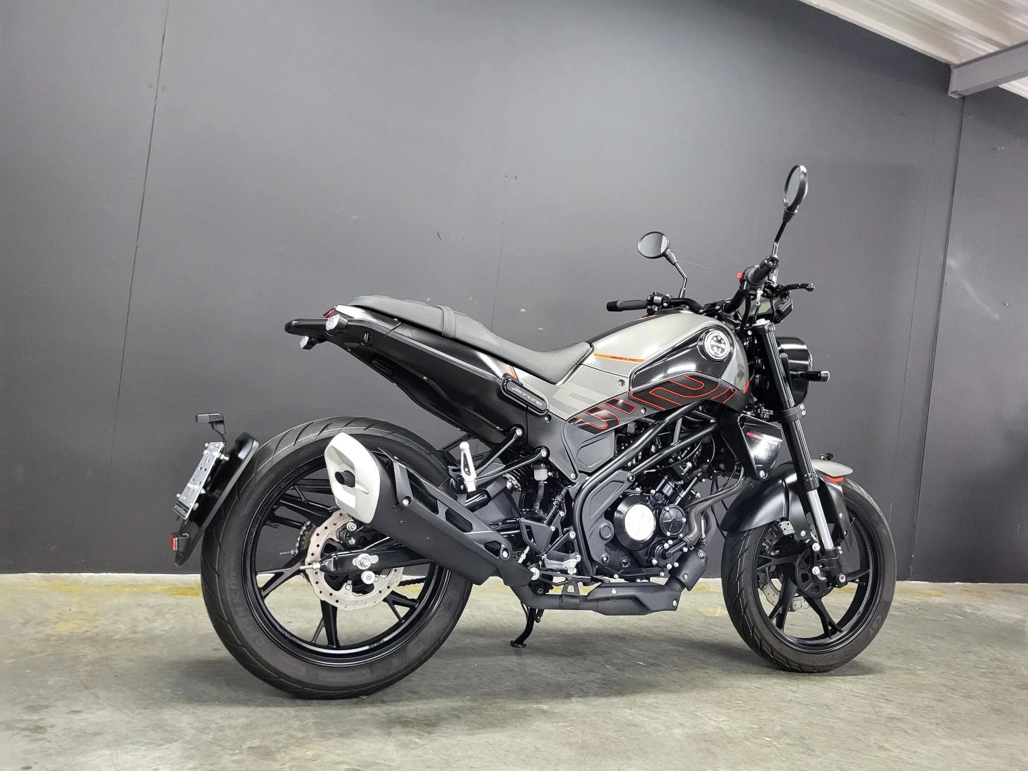 Benelli Leoncino 125 (A1) kleine leeuw met karakter, Motoren, 125 cc, Overig, 11 kW of minder, Handgeschakeld