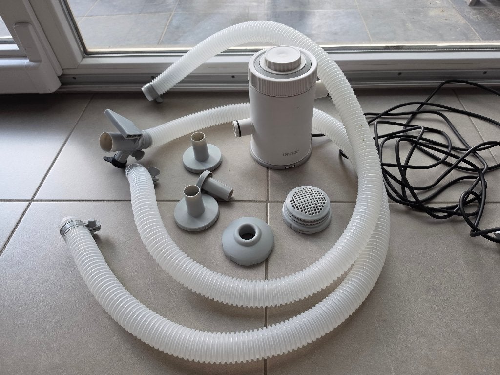 Filterpomp zwembad Intex C330 met 16 nieuwe filterpatronen, Tuin en Terras, Ophalen of Verzenden, Gebruikt, Zwembadpomp