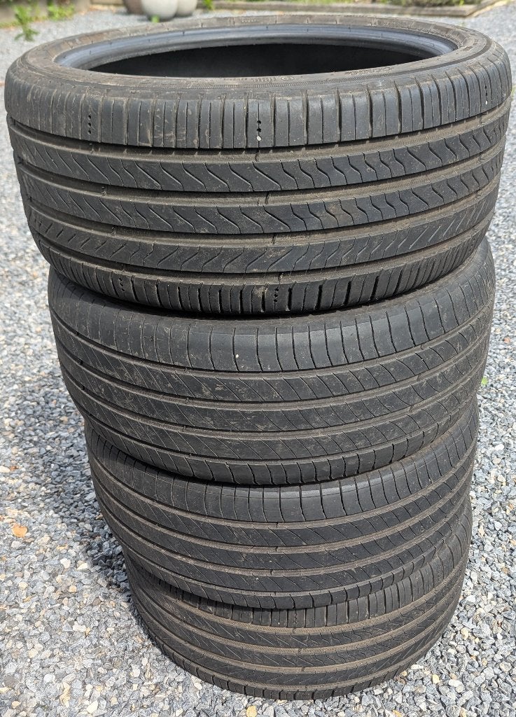 4 pneus Michelin Primacy 5, bon état + 4 enjoliveurs offerts, Pneus été, Enlèvement, Utilisé, 225 mm