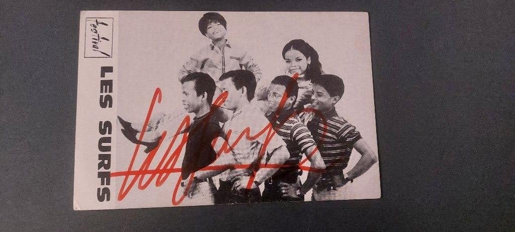 Handtekening les Surfs gesigneerd, Verzamelen, Muziek, Artiesten en Beroemdheden, Verzenden, Gebruikt, Gesigneerd