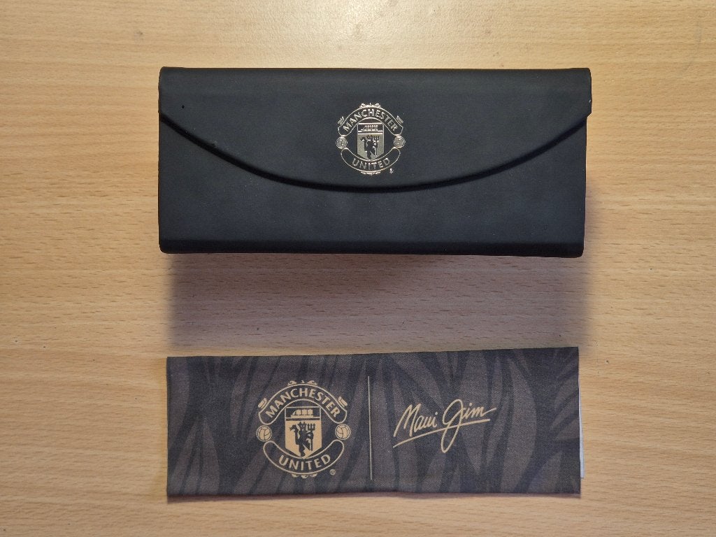 Maui Jim x Manchester United opvouwbaar hoesje + doekje, Overige merken, Ophalen of Verzenden, Zo goed als nieuw, Rood