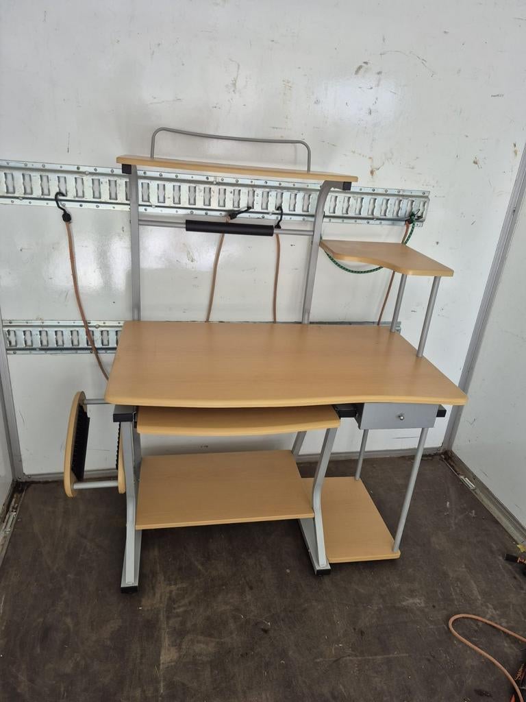 Bureau informatique, Enlèvement