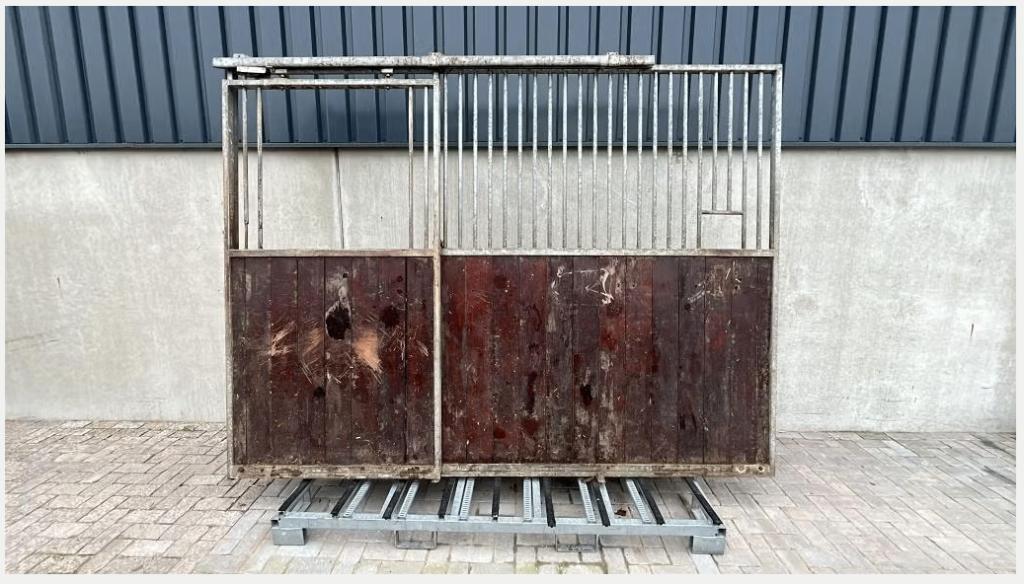 Voorwand met schuifdeur | 3000 x 2250 mm. | Gebruikt, Pâturage, 4 chevaux ou poneys ou plus