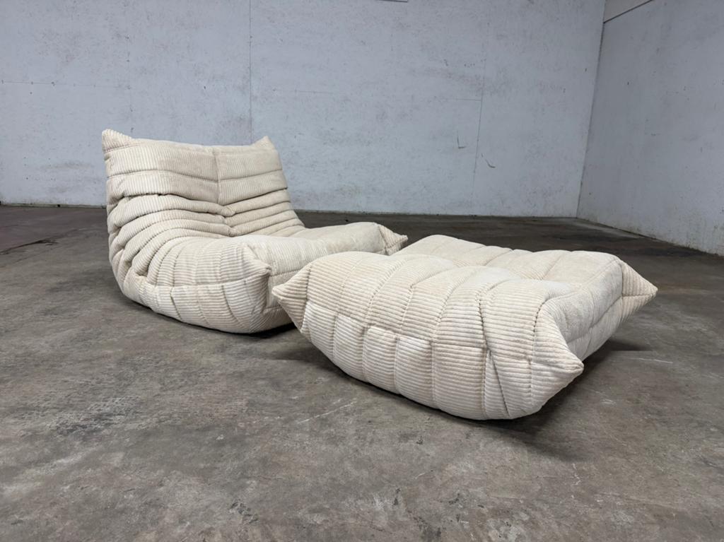 Ligne Roset Togo 1zit en poef (+ extra) in Beige Corduroy, Ophalen of Verzenden, Zo goed als nieuw, Stof, Knoll vitra mah jong sede artifort b&b italia cassina flos edra