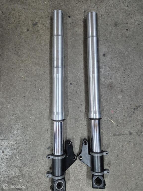 Voorvork vorkpoten showa Monster 695 620 S2r 800 900 S4, Gebruikt, Factorystore.service@ducati.com, Ophalen of Verzenden, Via Antonio Cavalieri Ducati, 74/5, 74/6, 40132 Bologna BO