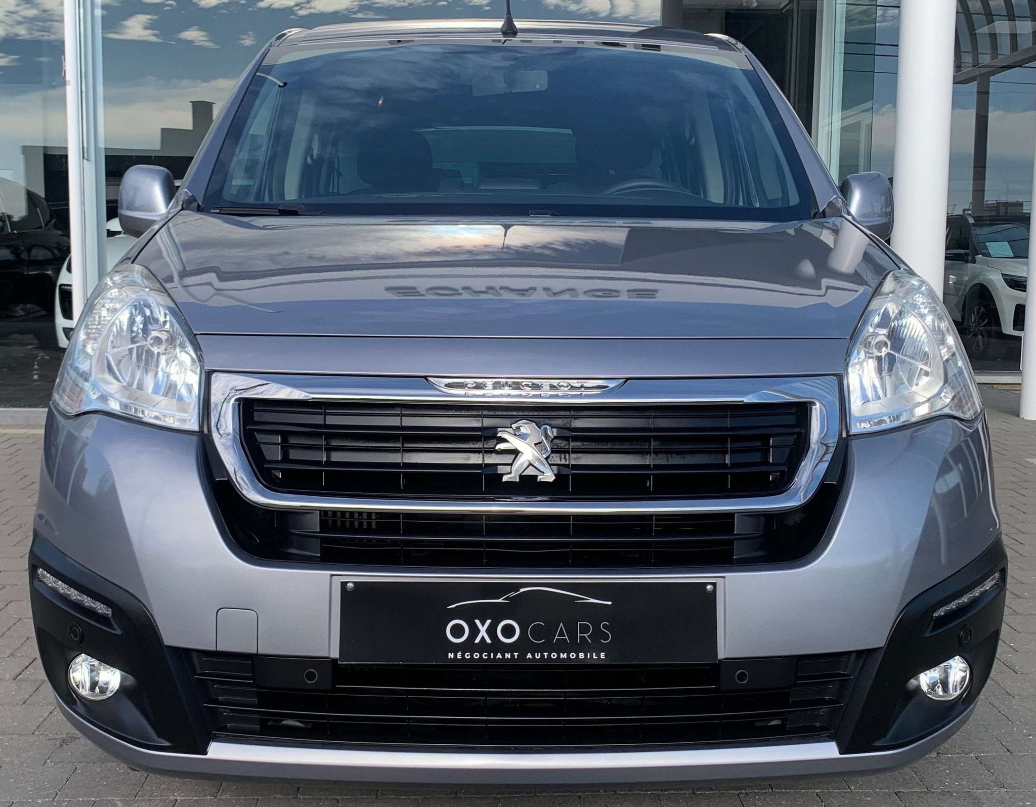 Peugeot Partner 1.6 HDI TEPEE 100CV / Boite Auto / Gps / Car, Auto's, Stof, Gebruikt, Euro 6, 4 cilinders