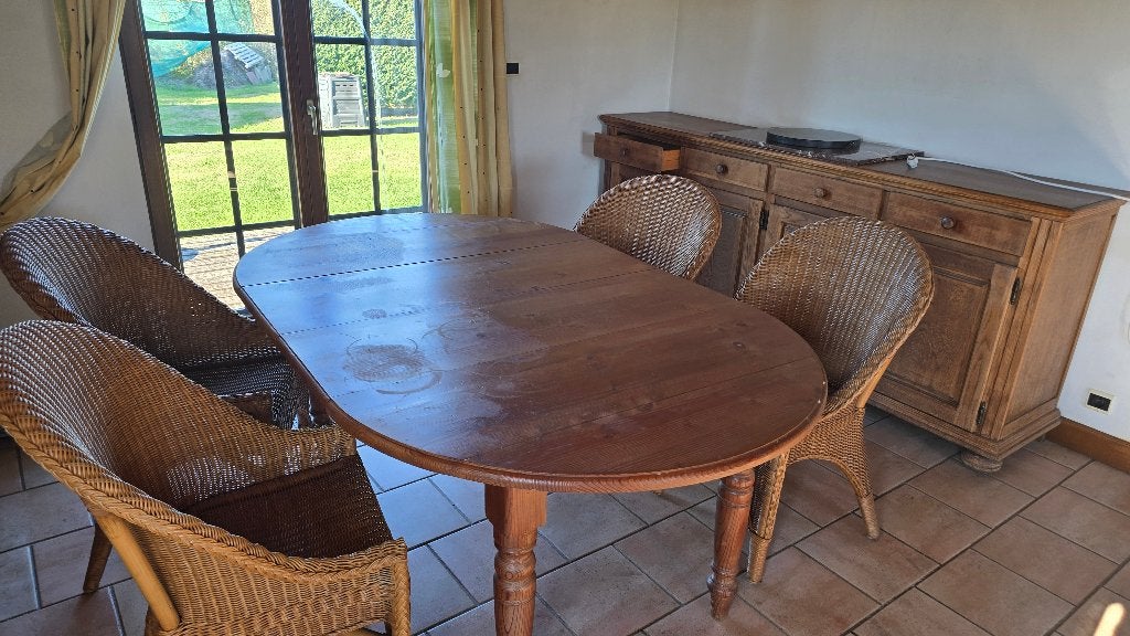 Salle a manger table buffet et 4 chaises, Enlèvement, Utilisé, 4 à 6 chaises