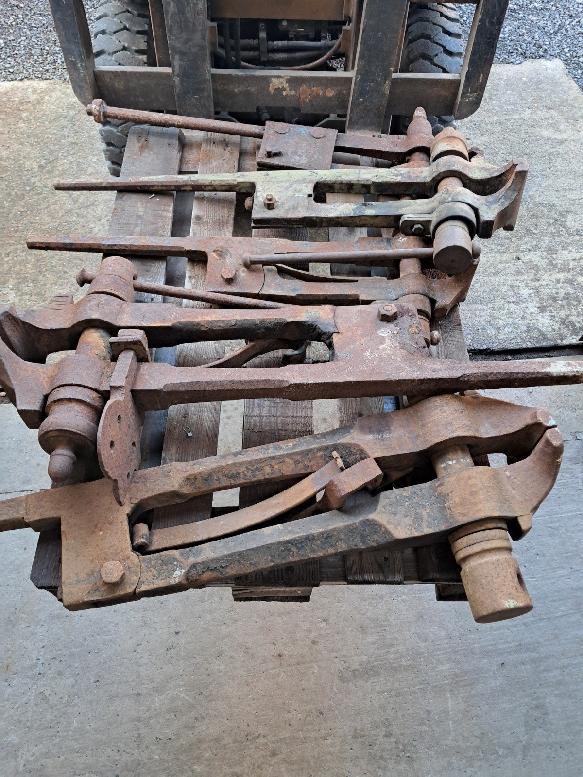 5 staartbankschroeven,2 hele grote,3 middel, Ophalen, Bankschroef