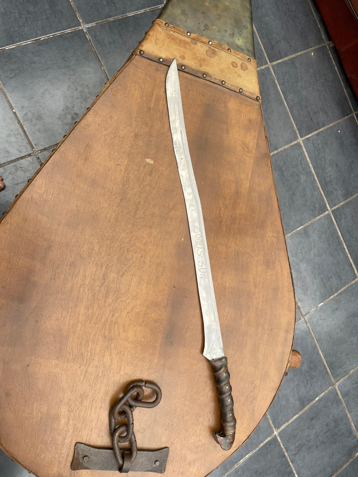 Zwaard. Handgesmeed., Enlèvement, Autres, Épée ou sabre