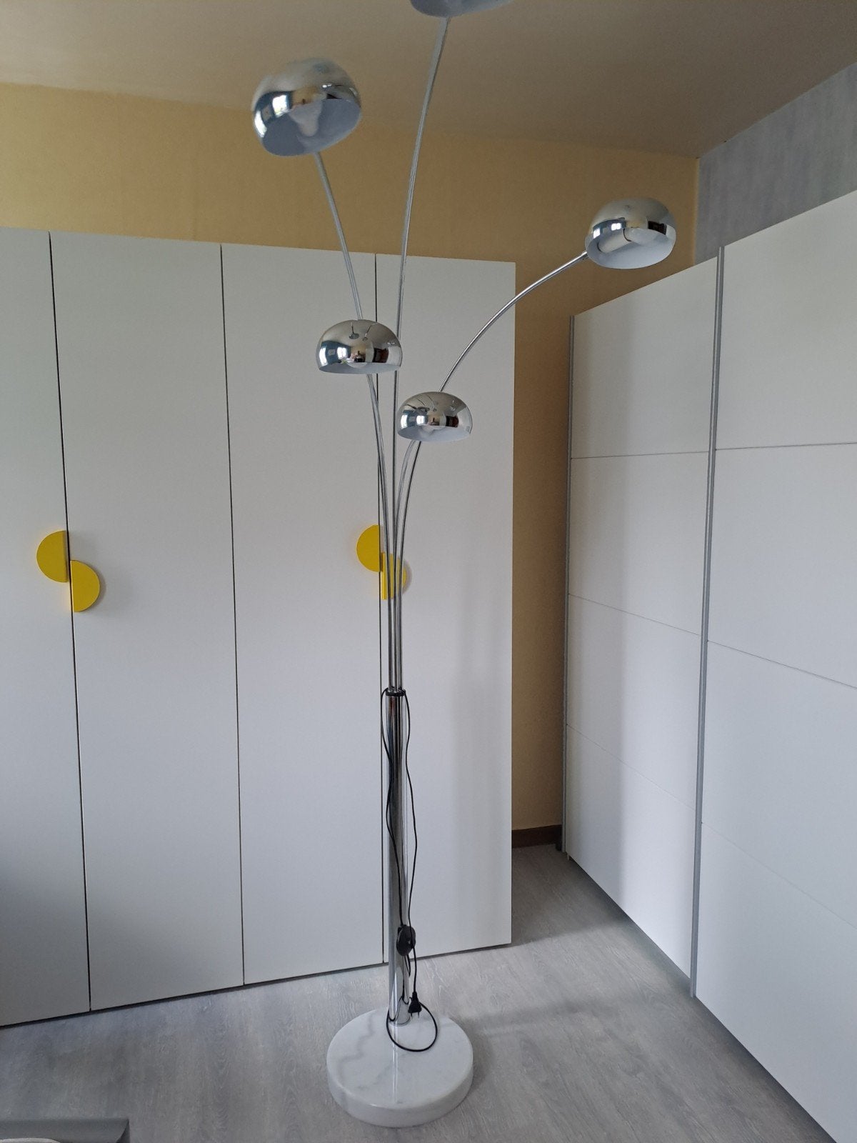 Lampes de salon, Enlèvement