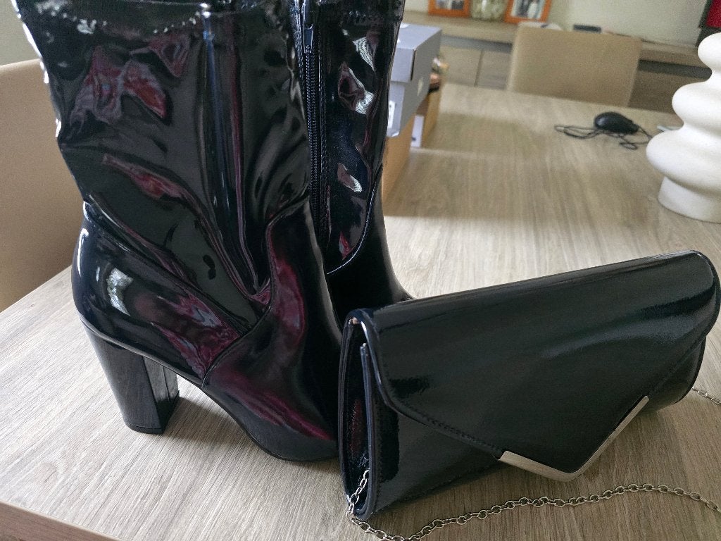 Laarsjes en handtas cludge  Tamaris  ,dames donkerblauw lak, Ophalen of Verzenden, Zo goed als nieuw, Handtas