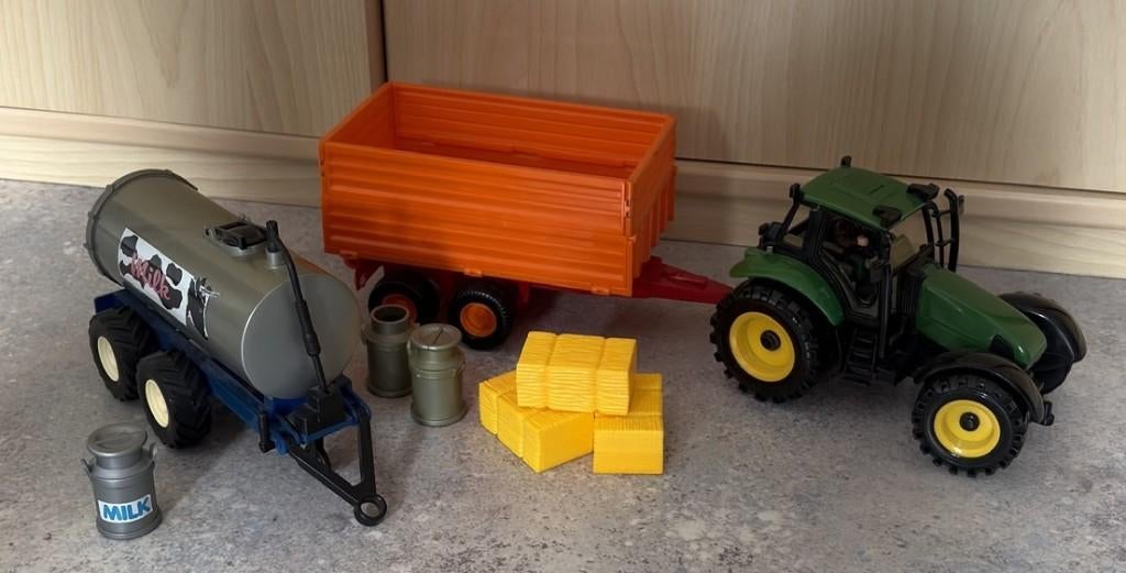 groene tractor met oranje aanhangwagen en  melktrailor, Ophalen of Verzenden, Zo goed als nieuw