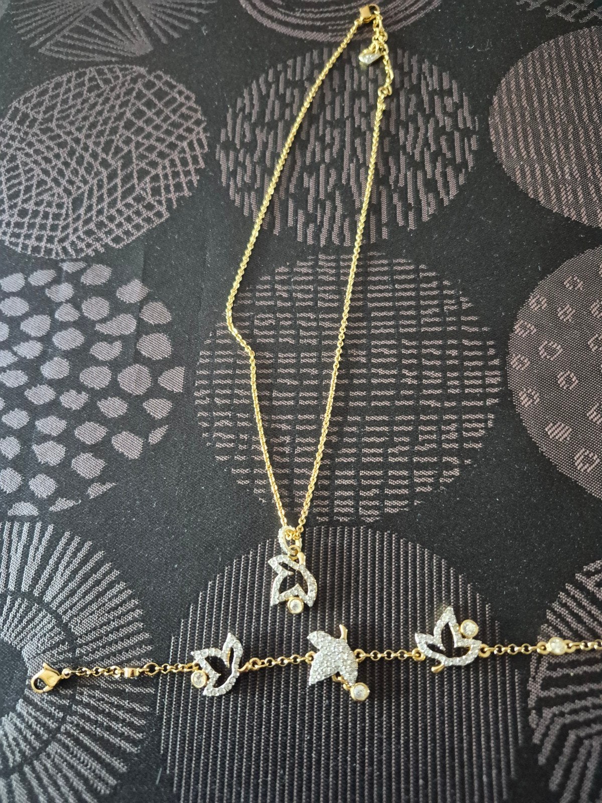 Prachtige Swarovski set in perfecte staat – ketting armband, Bijoux, Sacs & Beauté, Colliers, Or, Comme neuf, Enlèvement, Avec cristal
