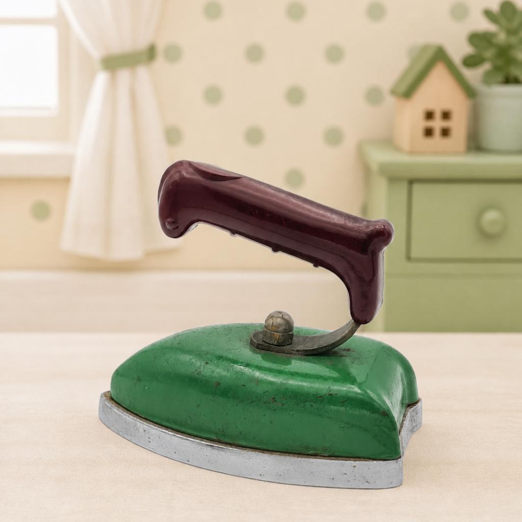 Vintage strijkijzertje - poppenhuis, Collections, Poupées, Utilisé, Poupée, Enlèvement ou Envoi