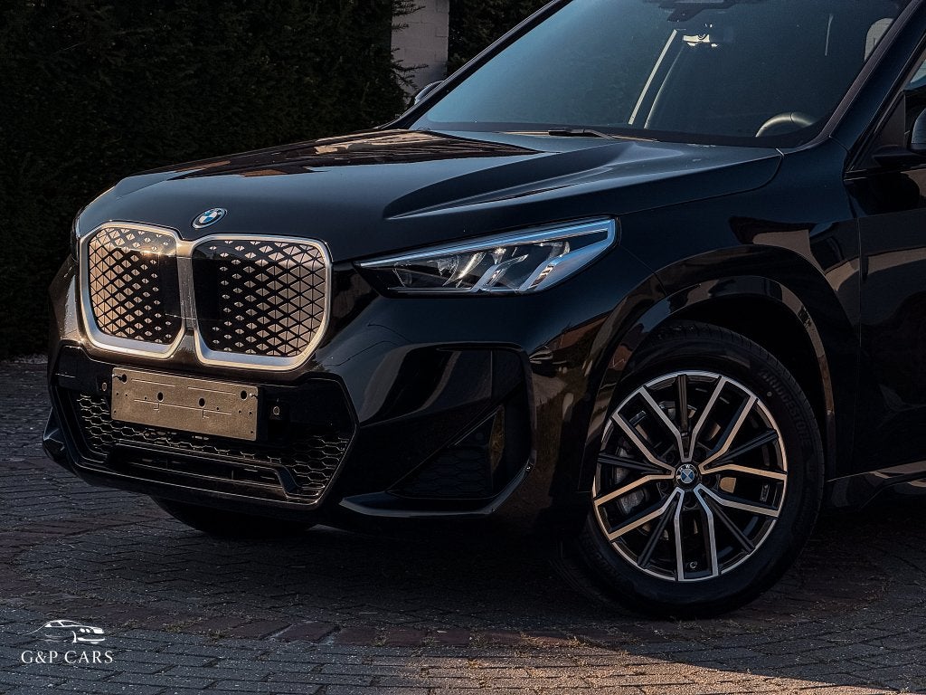 BMW iX1 eDrive20 M Sport/2026/Shadow Line/Alcantara/Camera, Autos, 1940 kg, Achat, Entreprise, Noir