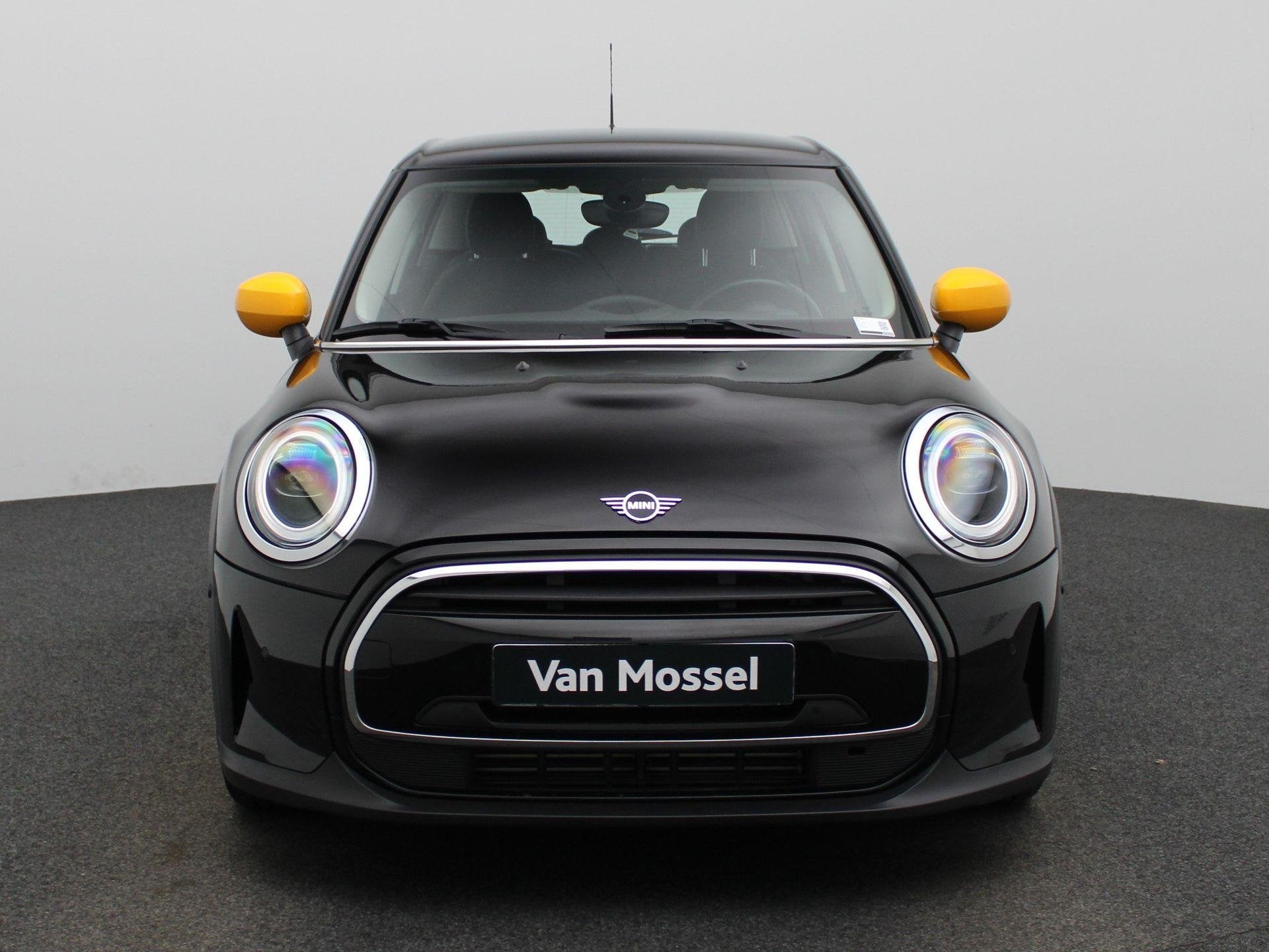 Mini Mini 5 door One, Voorwielaandrijving, 75 kW, Stof, Zwart