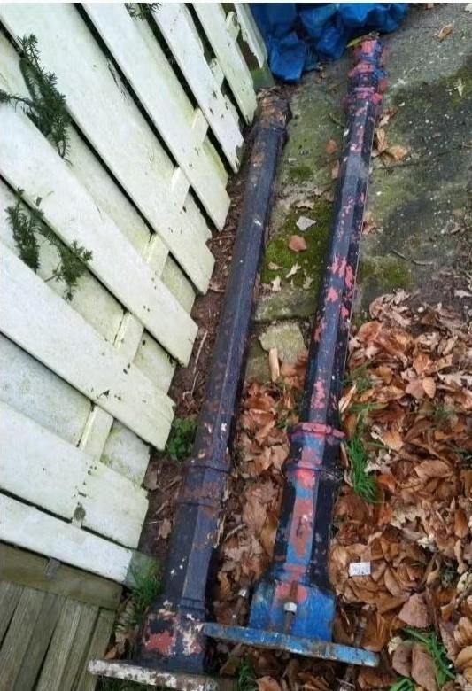 Poteaux anciens en fonte, Enlèvement, Utilisé