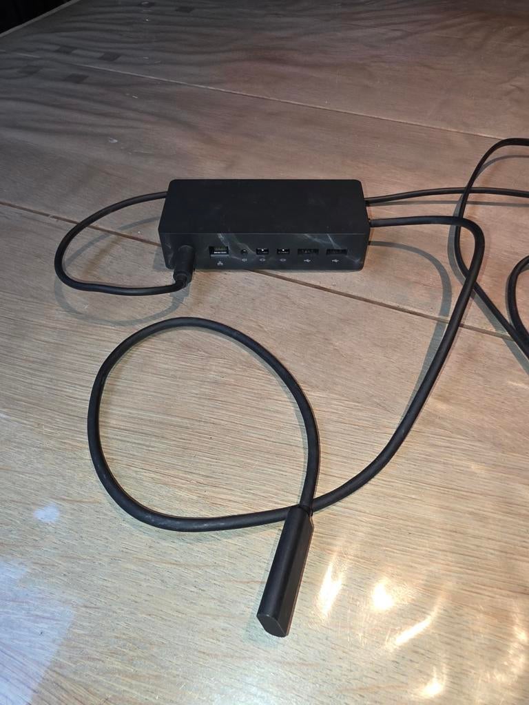 Surface Dock 2 + Voeding, Computers en Software, Dockingstations, Ophalen of Verzenden, Zo goed als nieuw, Microsoft, Docking station
