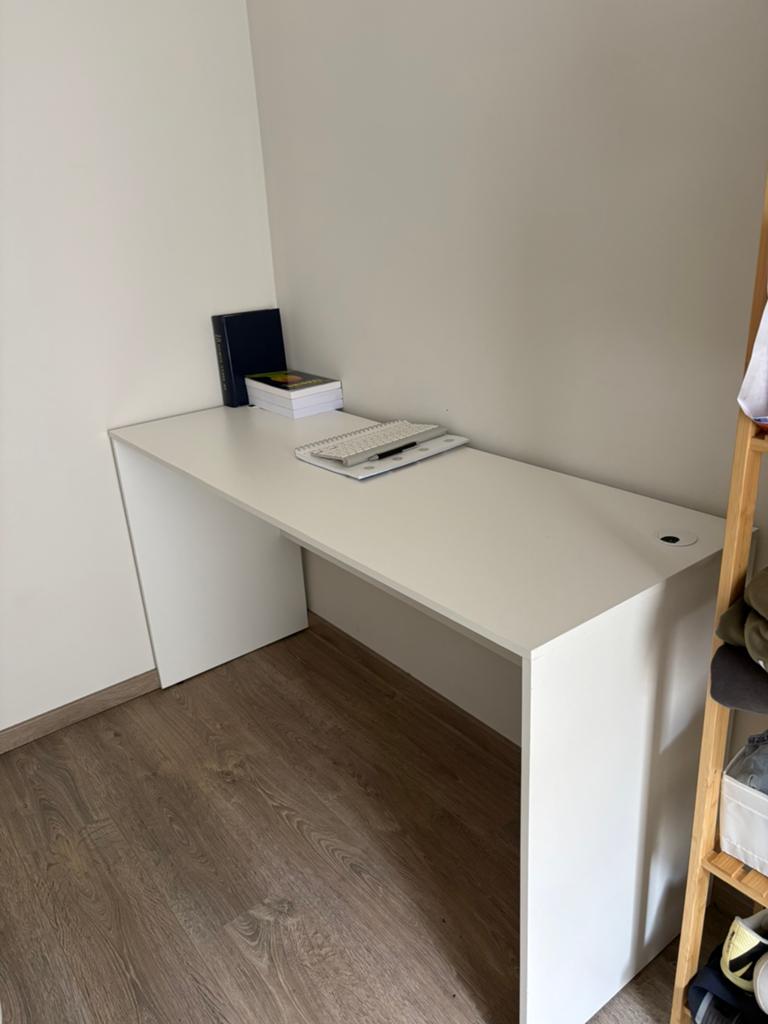 Klassieke witte bureau, Ophalen, Zo goed als nieuw