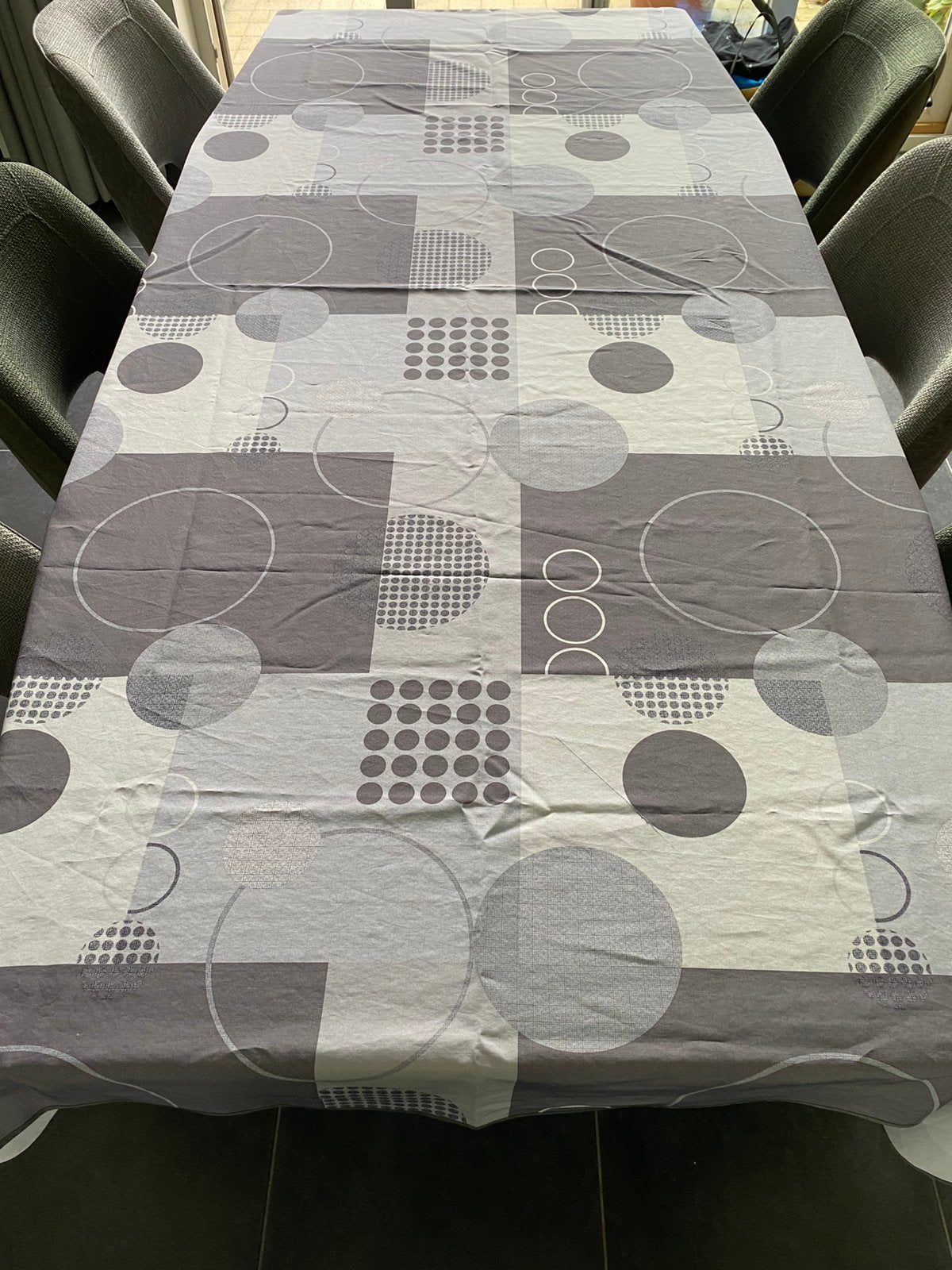 Tafelkleed 140/230 (2st), Huis en Inrichting, Ophalen, Gebruikt, 140 cm, Grijs