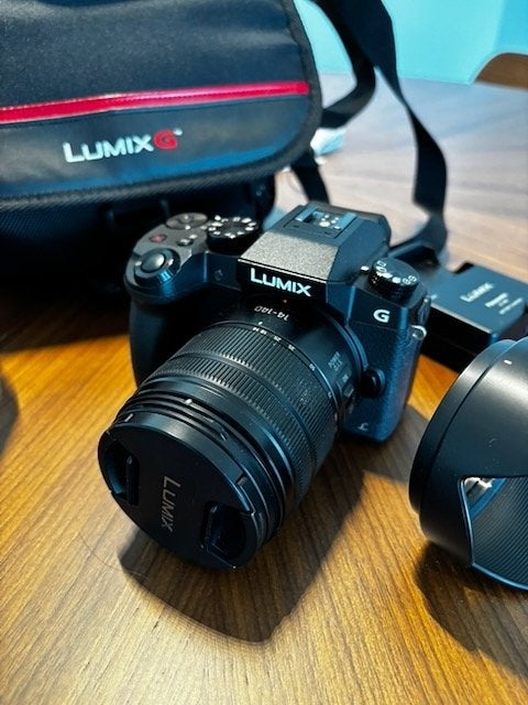 Panasonic Lumix G7 + Zoom 14-140mm (4K / Vlogging) Neuf, Panasonic, Câble USB, Comme neuf, Enlèvement