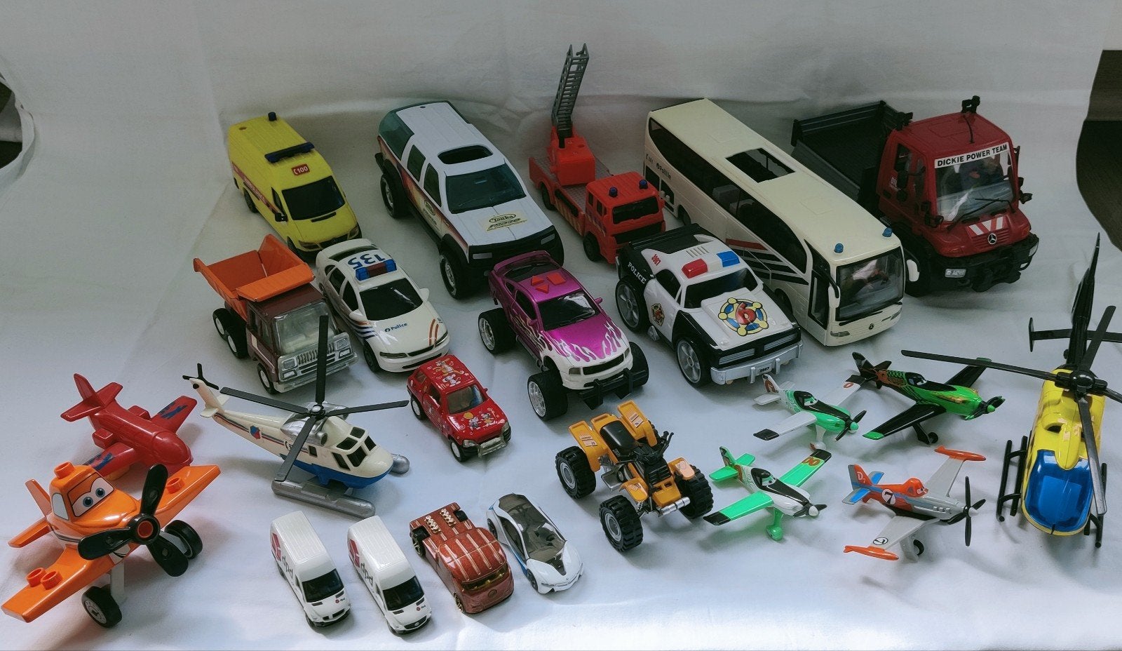 Lot speelgoedauto's,vliegtuigjes, Ophalen
