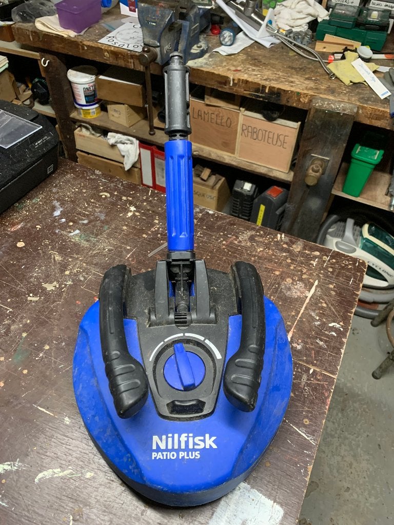 brosse terasse nilfisk, Enlèvement, Comme neuf