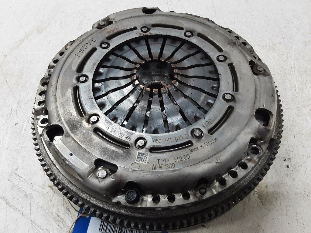 VOLANT MOTEUR BI-MASSE Golf VIII (CD1) (05C141025A), Volkswagen, Volkswagen AG, Utilisé, Kundenbetreuung@volkswagen.de