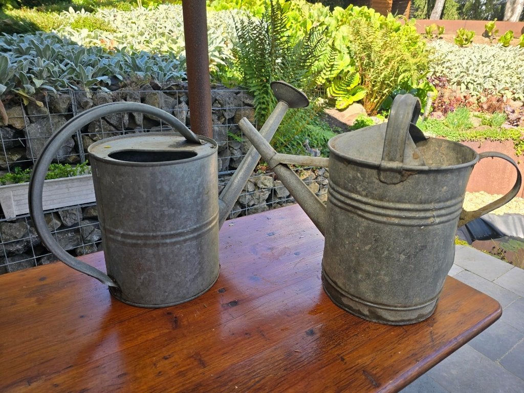 Set van 2 oude metalen gieters, Tuin en Terras, Gieters, Ophalen