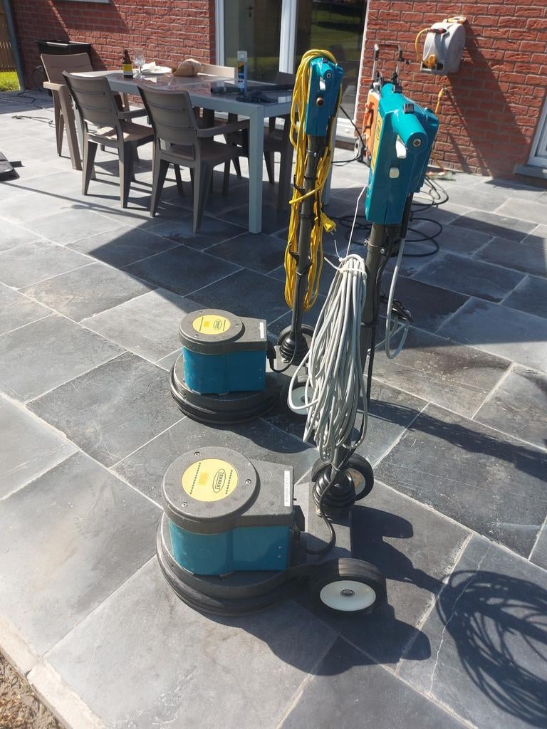 Machine à polir 250 e pièces ou 400 pour les deux, Enlèvement