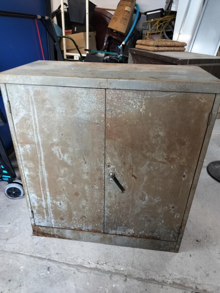 Armoire métallique, Enlèvement
