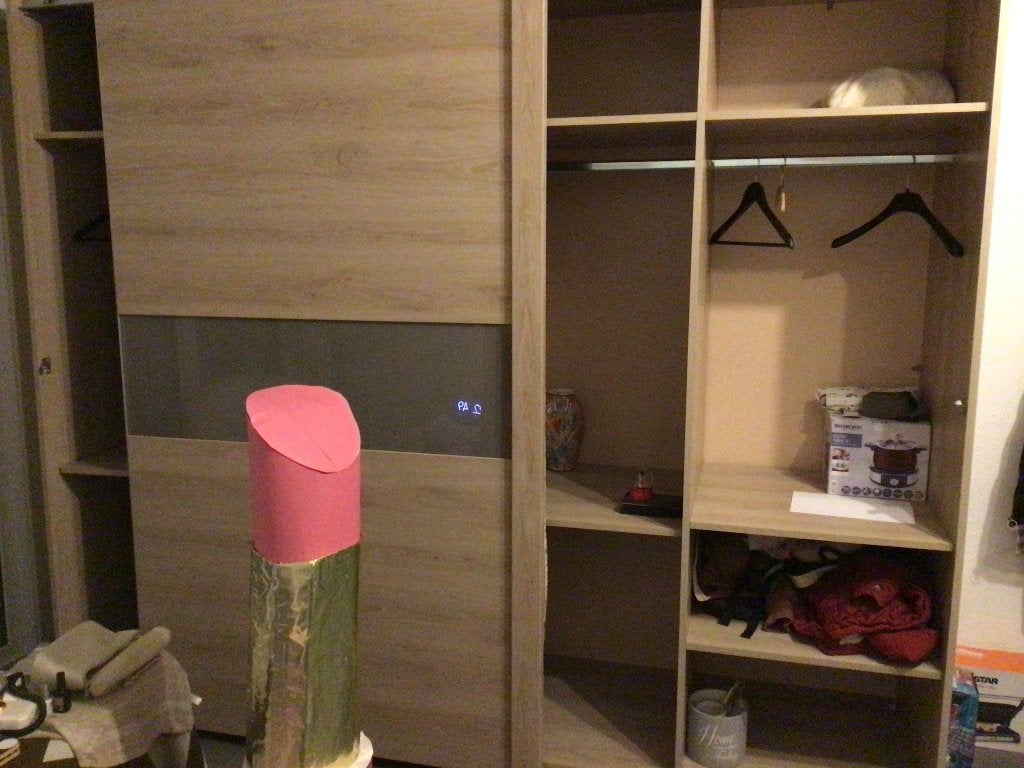 Gratis kleerkast maar mankeert 1 schuifdeur, Huis en Inrichting, Kasten | Kleerkasten, Ophalen, Met deur(en), Gebruikt, 200 cm of meer