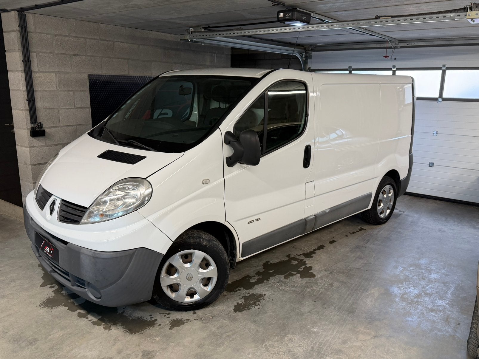 Renault Trafic • Bedrijfsvoertuig • 2L DCI 115CV • DIESEL, Voorwielaandrijving, Euro 5, Stof, Zwart