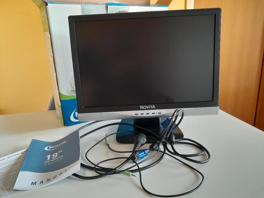 Moniteur LCD 19" Novita 1905W, Haut-parleurs intégrés, 5 ms ou plus, Comme neuf, Enlèvement
