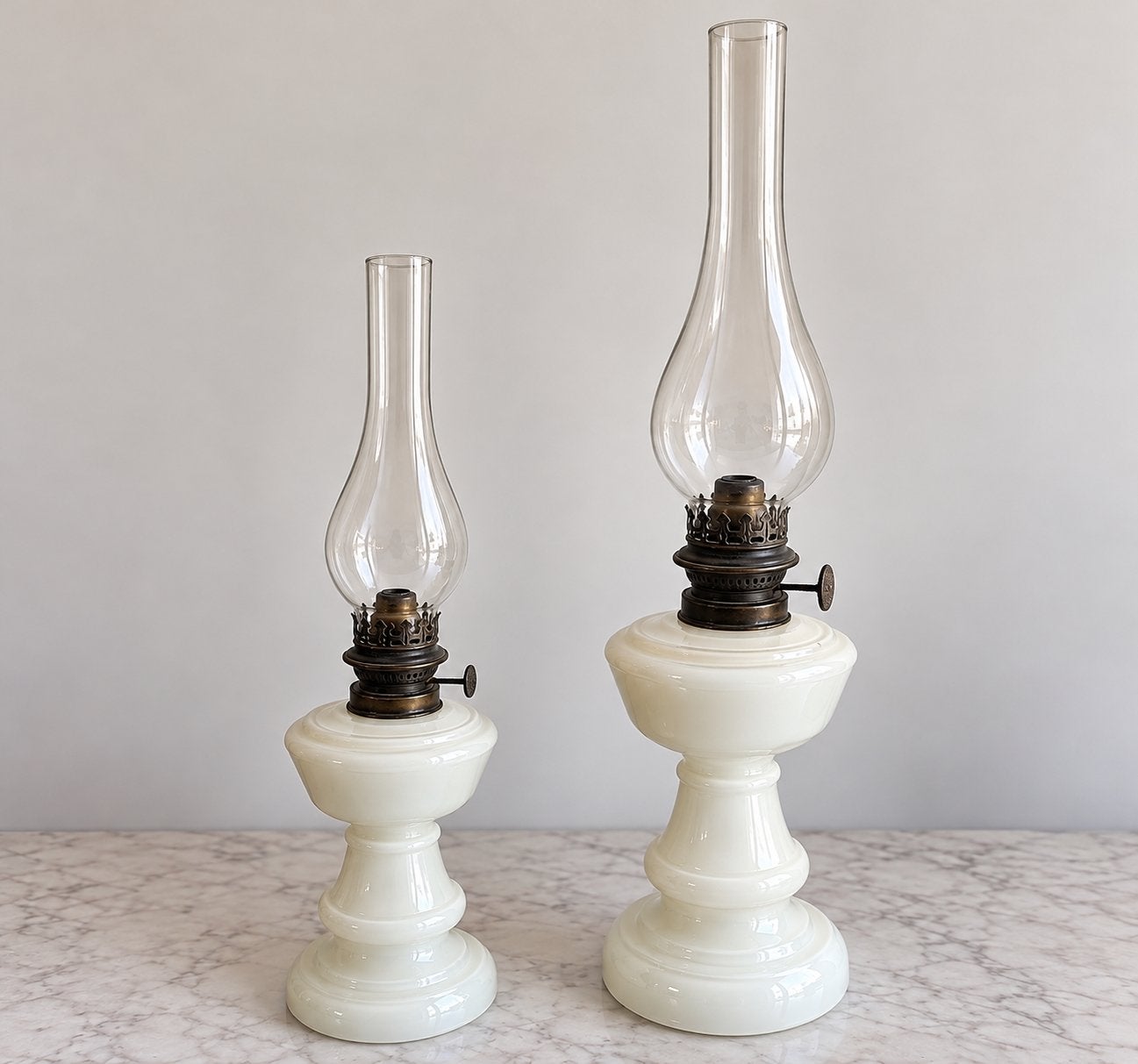 Twee prachtige vintage witte olielampen te koop, Enlèvement, Comme neuf, Vintage