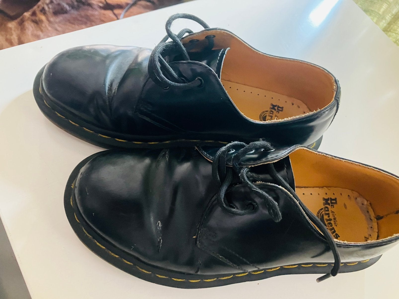 Dr Martens shoes, Enlèvement, Porté