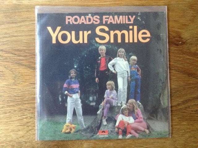 single roads family, 7 inch, Ophalen of Verzenden, Fotohoes, Pop