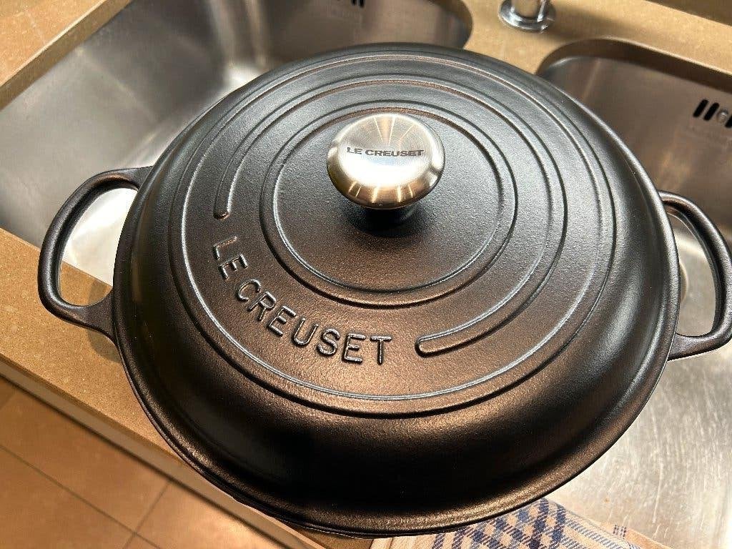 le creuset pot signature 30 cm 3.5 l new, Huis en Inrichting, Ophalen of Verzenden, Nieuw, Le Creuset