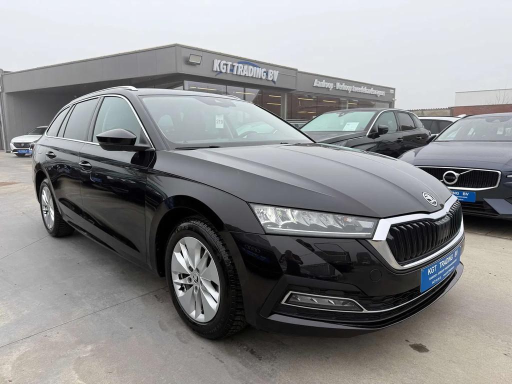 Skoda Octavia 1.0 TSI FULL LED NAVI CARPLAY DAB ADAPTIEVE CR, Auto's, Skoda, Stof, Gebruikt, Bedrijf, 5 deurs