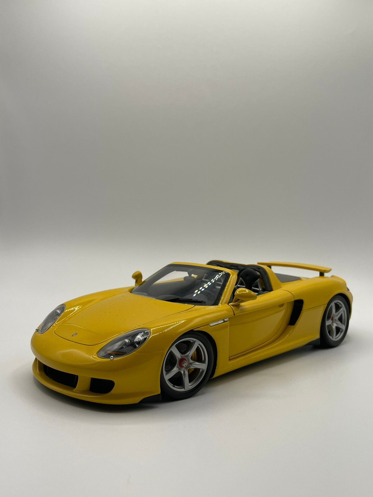 Porsche Carrera GT Minichamps 1/18, Ophalen, Zo goed als nieuw, MiniChamps